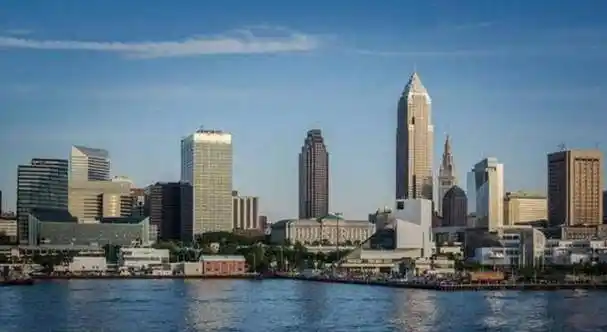 美国人在城市上空放飞150万只气球后,悲剧了_因为_广场_加拿大