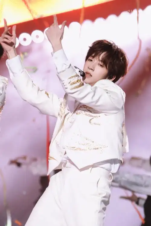 贺峻霖silence首舞台##时代少年团节目单##时代少年团复刻出道战翁è