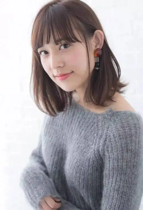 小仙女齐肩卷烫头发造型 可爱显嫩的中短发设计