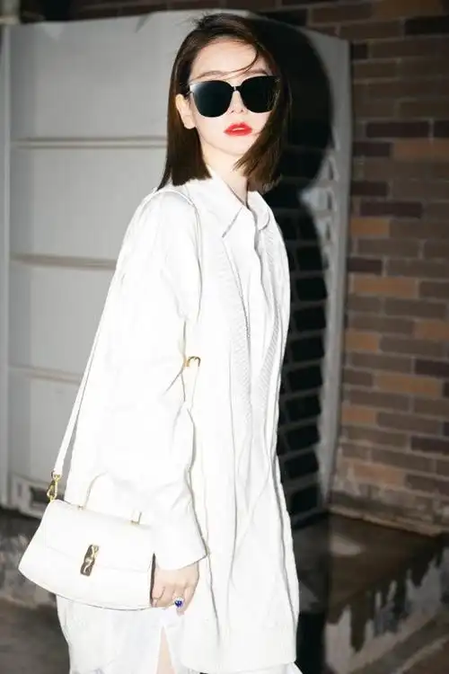 发型(戚薇时髦穿搭照片)-今美刻-记录今日时尚科技娱乐生活的美好时刻