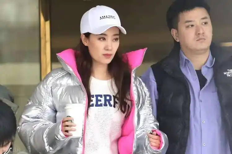 盘点35岁张小斐的4位前男友张小斐曾表白郭麒麟张小斐的大尺度照片