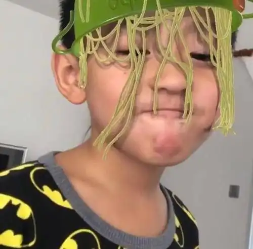 张柏芝经常有搞怪照片,怪不得她的小儿子也逗比