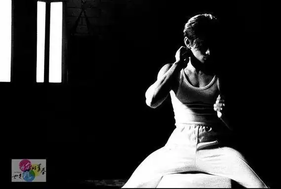 潘重威送吴奇隆生日礼物,肌肉线条重现男孩转大人帅气模样.