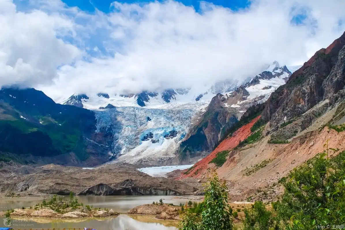林芝是个旅游去的绝佳地方,自然景色罕见,非常值得一去!