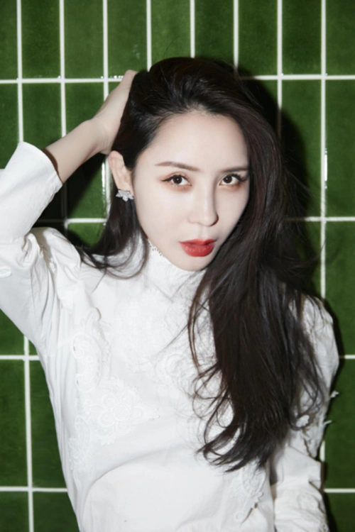 锐敏的商业嗅觉和与时俱进的品牌见解,贺冬冬带领法国梦泉成功转型.