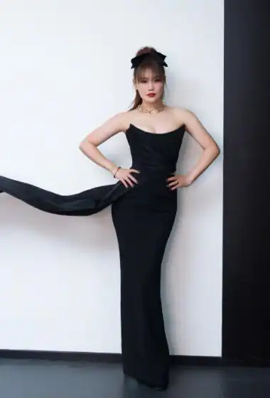 简介:刘欢袁娅维歌手2019高清图片,分享一组袁娅维图片给大家,图中的