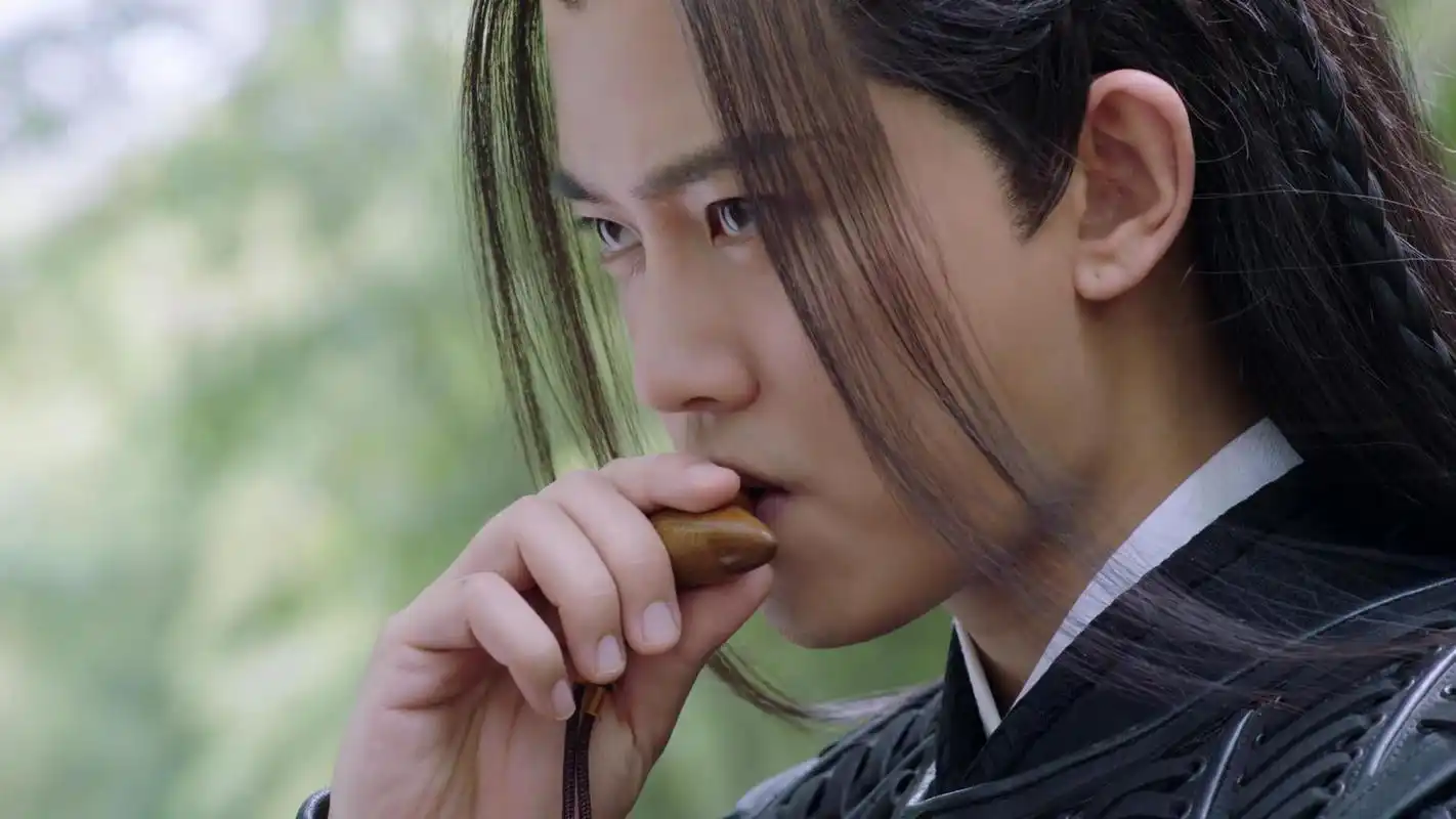 《暮白首》任嘉伦采访:喜欢演两个人,想要那岚岳的武力值