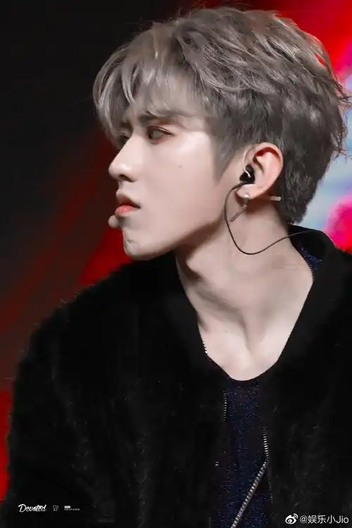 来品一品蔡徐坤这个侧颜,感觉蔡徐坤天生长了一张高冷脸