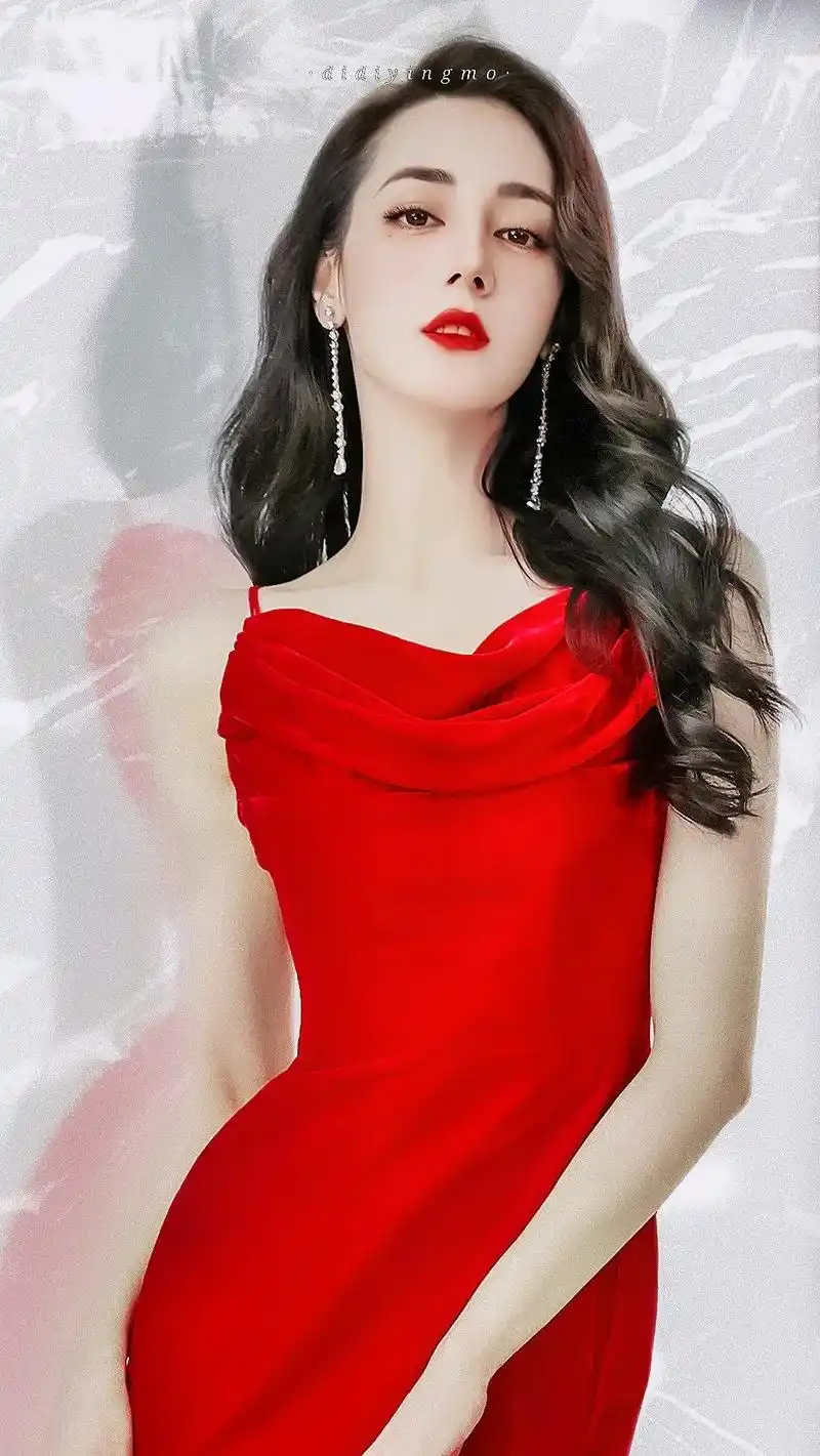 迪丽热巴 17年你嘲她不敢下水,21年沉浮换气拍广告,这就 - 抖音