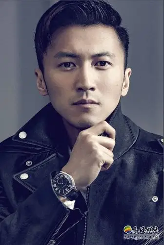 谢霆锋现场学做甜品趴在桌上手托腮超认真