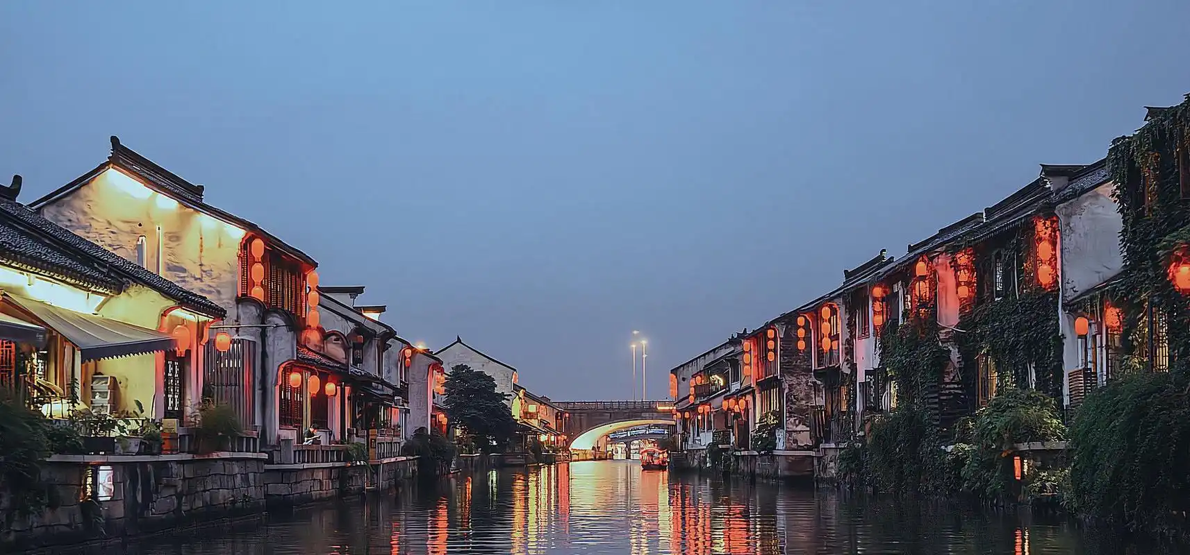 也是中国首批5a级旅游景区中央电视台无锡影视基地位于江苏省无锡市