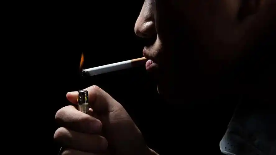 吸烟可以排解寂寞?专家:孤独感或加重|吸烟_新浪新闻