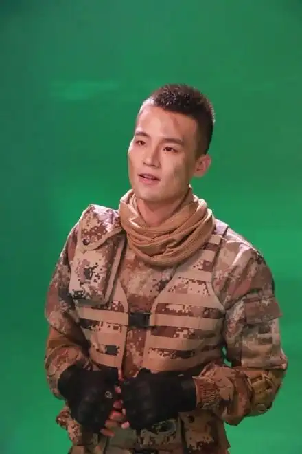 欧豪《真正男子汉》宣传片花絮组图曝光 军装尽显硬汉气概