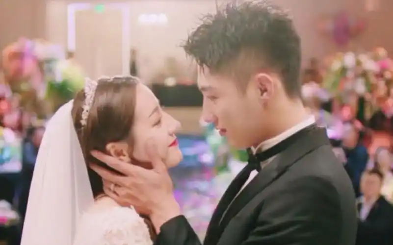 黄景瑜迪丽热巴瑜生热爱幸福触手可及开拍一周年啦