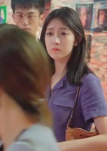 小七秘书被嘲胸大无脑,结果让人出乎意料