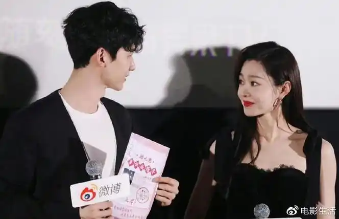 白敬亭宋轶合体扫楼撒狗粮甜度超标网友直呼他们忘了没官宣吗