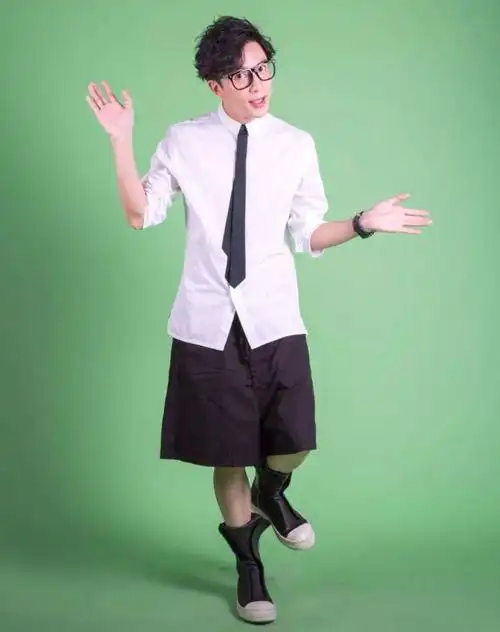 原创身高1米72被拍成1米9的样子,摄影师成功让薛之谦不用再穿内增高