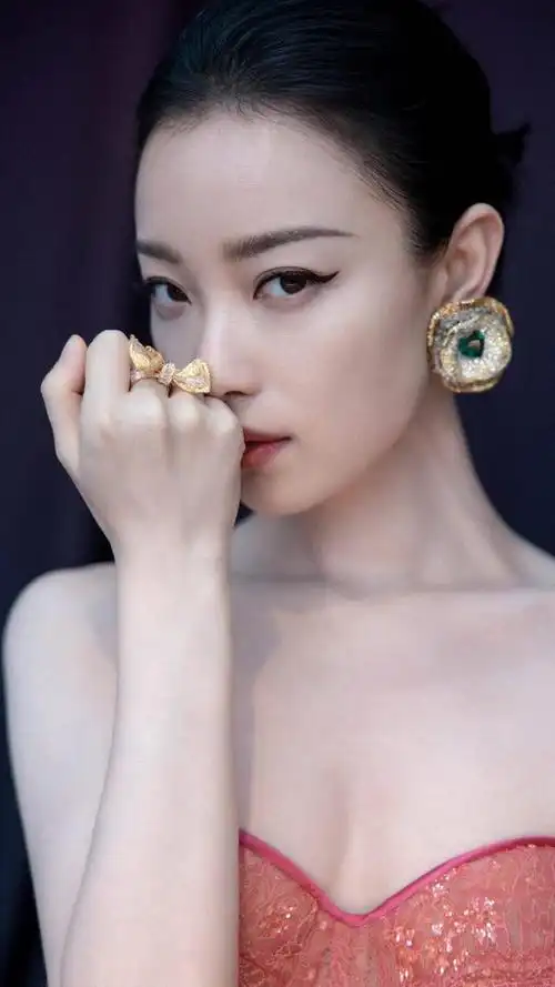 演员倪妮,知性与妩媚于一身的女明星,拍照太美了