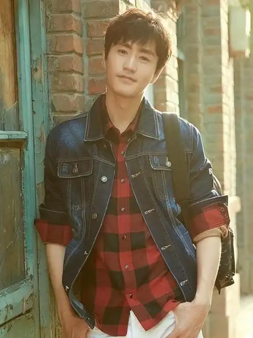 杨立新:27岁娶平凡妻子,相爱39年,儿子杨玏成了夫妻俩