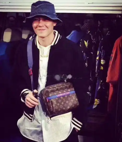 来盘点wuli凡凡上身的包包哦~找他来做这个主理人,最合适不过吴亦凡