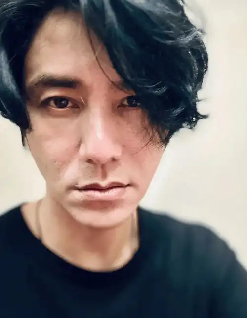 原创陈坤素颜照引发热议真实面容获网友点赞