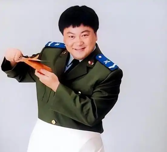 演员洪剑涛:曾是军艺校草,却被折磨成胖子,如今儿子是他的骄傲