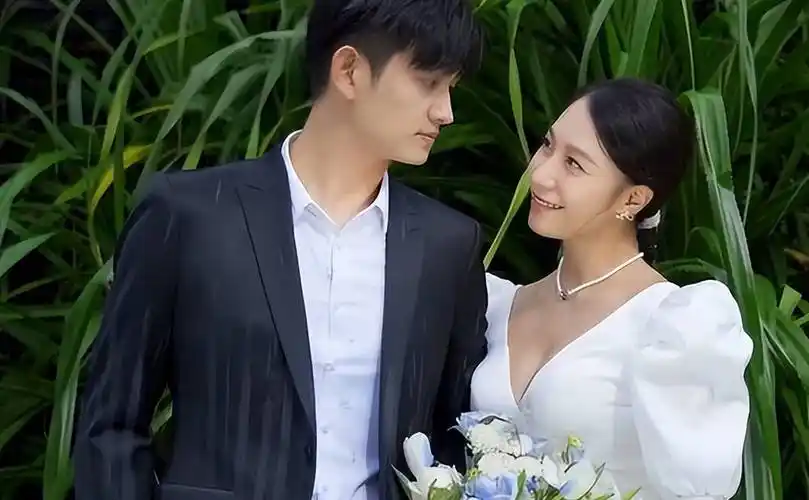 原创马可娶大4岁妻子一家三口其乐融融爆红之后的冷淡让人遗憾