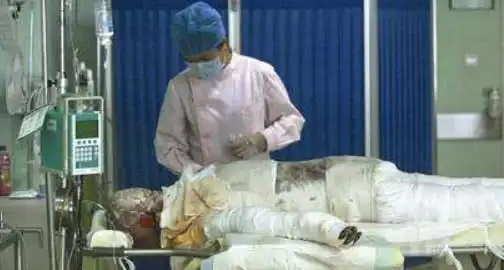 最初,医学院的老师和学生使用的都是死刑犯的尸体,同时,也有贩卖尸体