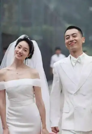 知道朱亚文在外拍戏不容易,沈佳妮便辞掉工作,在家照顾孩子和双方父母