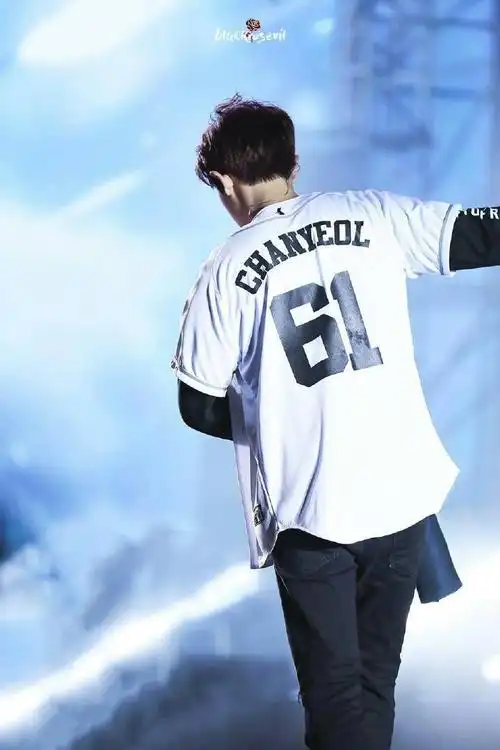 exo灿烈 朴灿烈背影 loey chanyeol