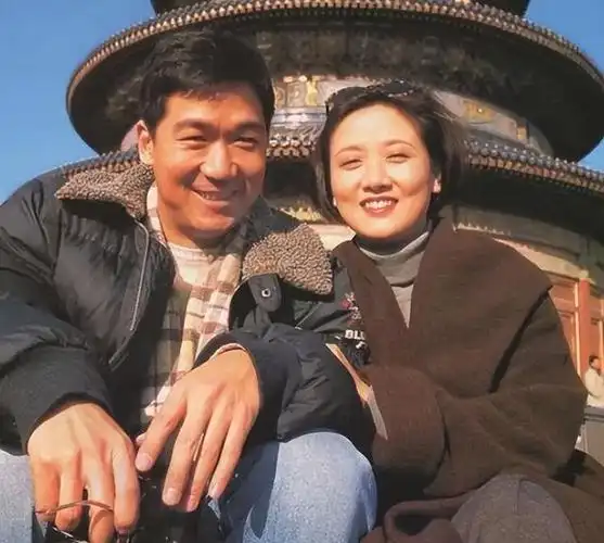 张默和谁结婚了,张国立娶了几个老婆(张国立和罗秀春境遇大不同)