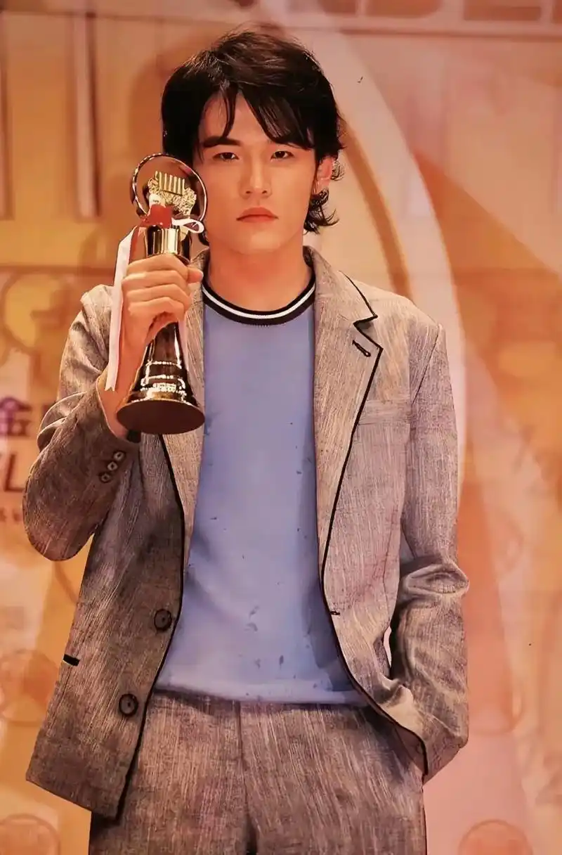 杰伦比任何人都无比怀念年轻时的自己吧#周杰伦jaychou - 抖音