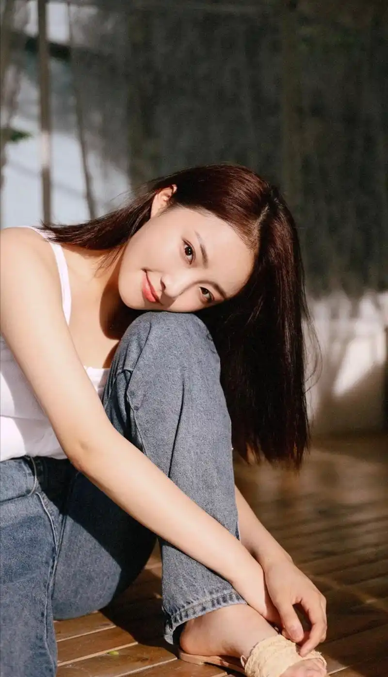 顶级壁纸〕00后美女明星,吴佳怡