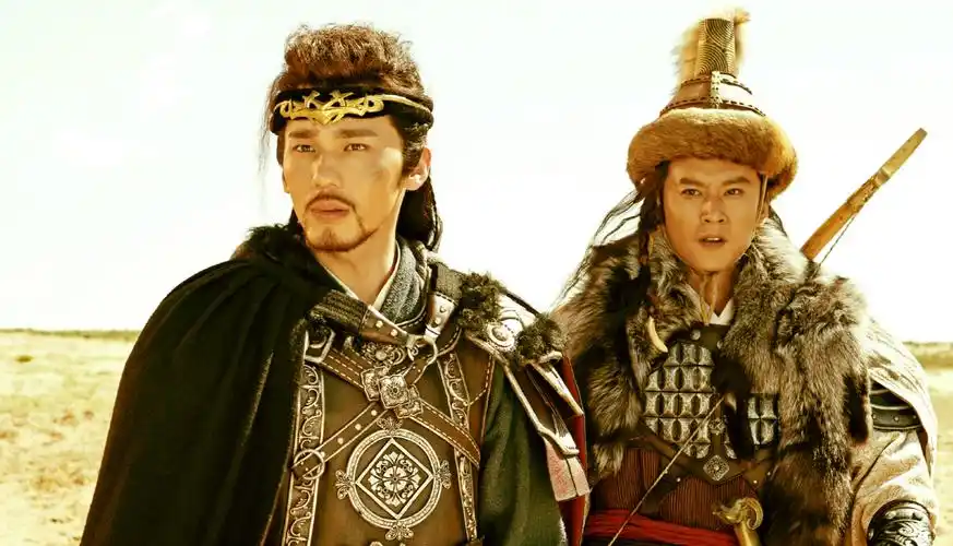 回顾父亲亿万财产母亲是演员他却跑龙套14年33岁成实力派