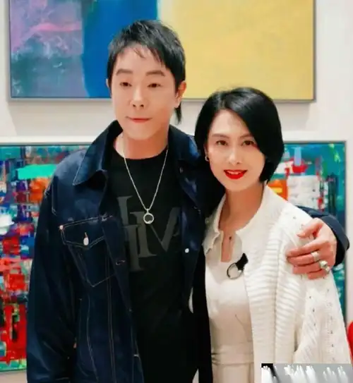 朱茵的老公黄贯中,有点一言难尽.