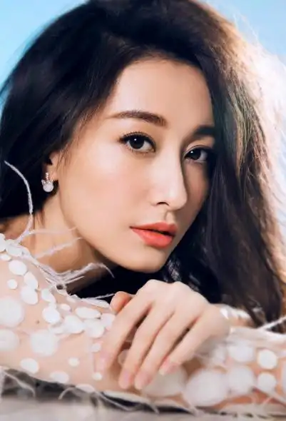 董维嘉,中国内陆知名女演员,出生于西安,毕业于上海戏剧学院,贾青