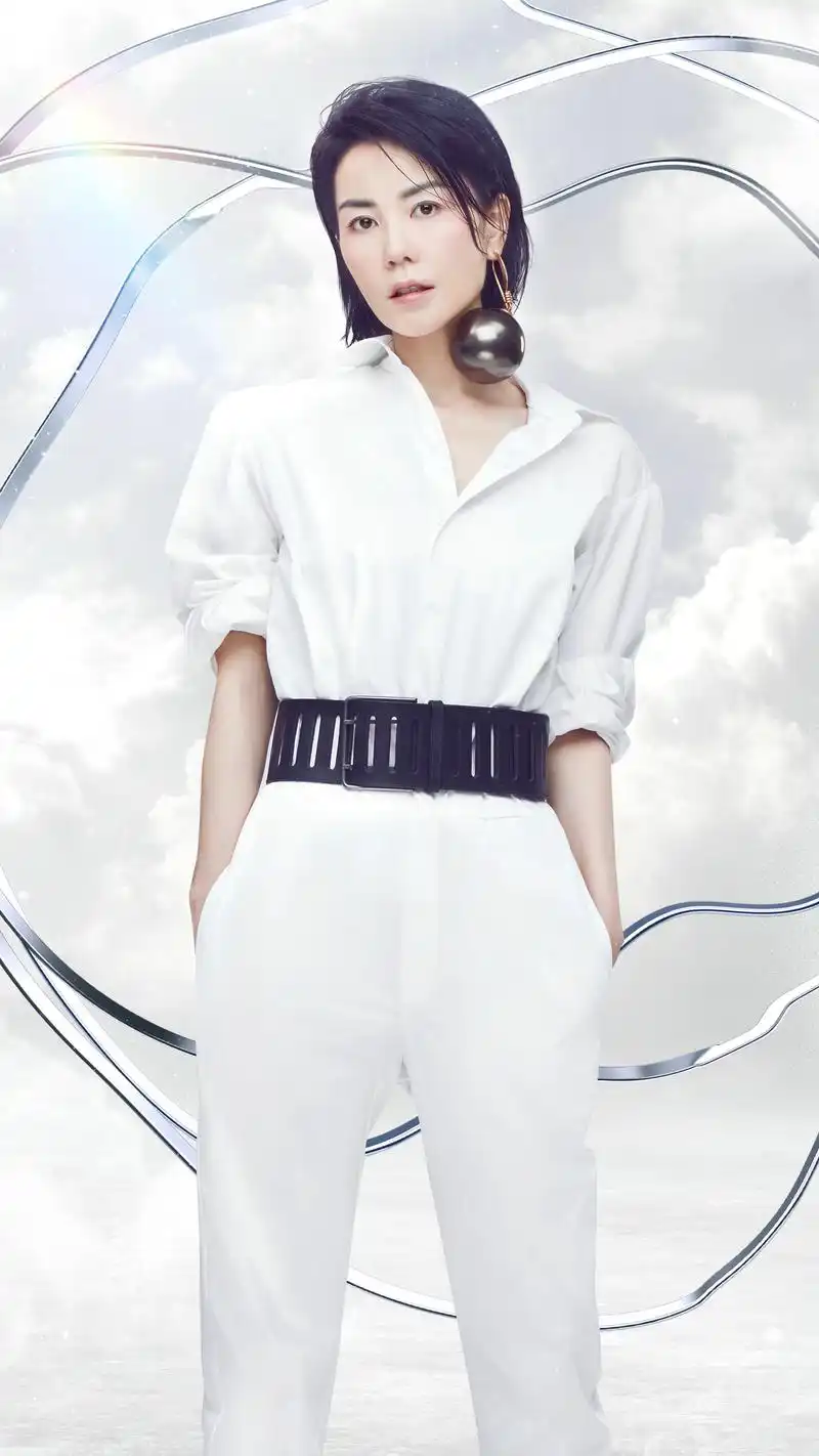 王菲穿紫色半透衫气质清冷,不像是50岁的人