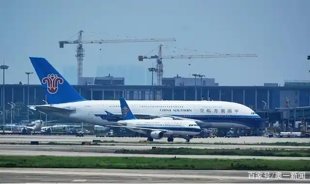 旁人眼中这些难以理解,难以想象的行为,却是飞友们"追飞机"的真实写照