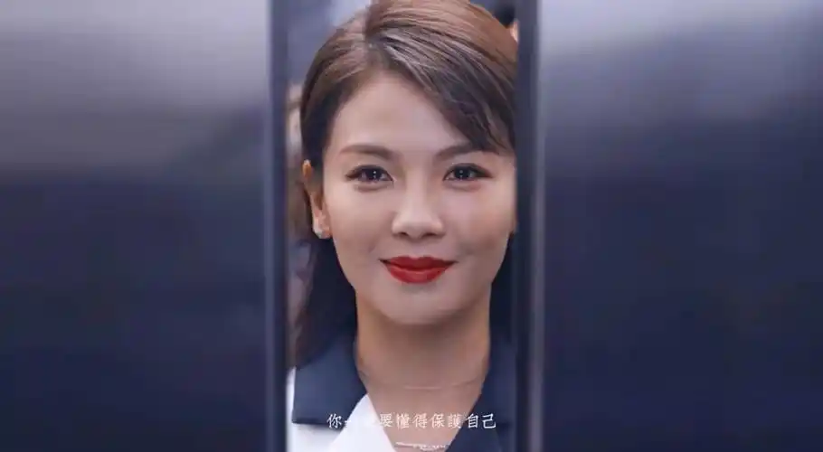 而刘涛主演的一众剧作,最早掀起女性题材热潮的《欢乐颂》也已经是她