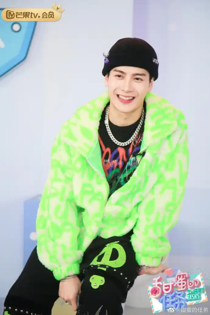 《甜蜜的任务》公开王嘉尔预告照 乖巧中透露着甜美的治愈笑容!