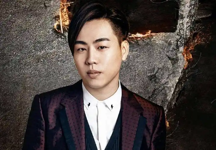 胡彦斌不仅能唱还能说,金句频出,对学员们的点评可谓十分犀利_节目