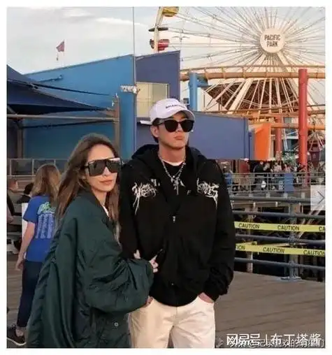 萧亚轩前男友黄皓真的帅气迷人十足