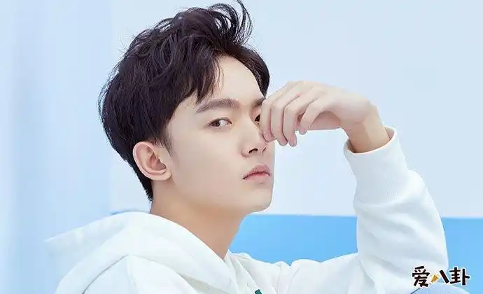 李明德是哪里人 凭借97一角走红小奶狗李明德有女友吗