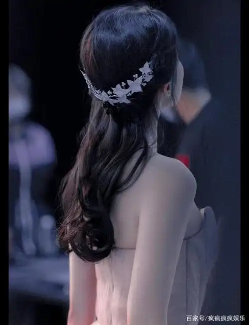 连背影都很小仙女!也很有甜美公主范!