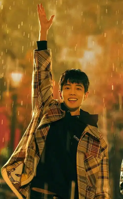 #肖战盛阳怼脸剧照##肖战白百何对视剧照#