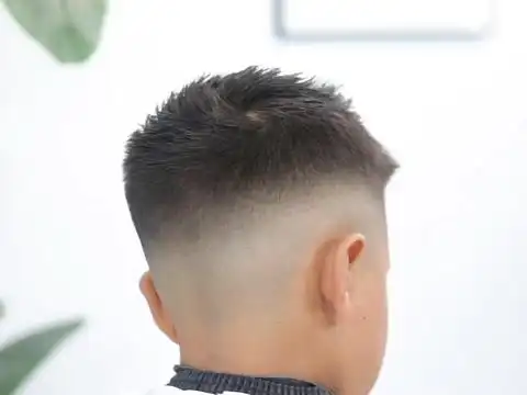 小男孩发型怎么剪?渐变小寸头很不错,真帅气