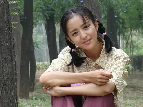 佟丽娅早年生活照,杨幂早年成名照,素颜都不输冯提莫