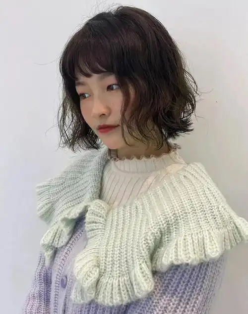 2022短发烫发发型图片女减龄 超级显脸小的短发造型