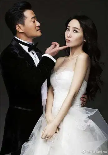 吴京苦追谢楠没想到脱单后第一个光棍节还是自己一个人过