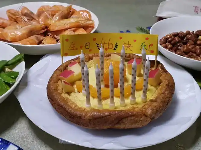 橙橙和姥姥在家自制的生日蛋糕
